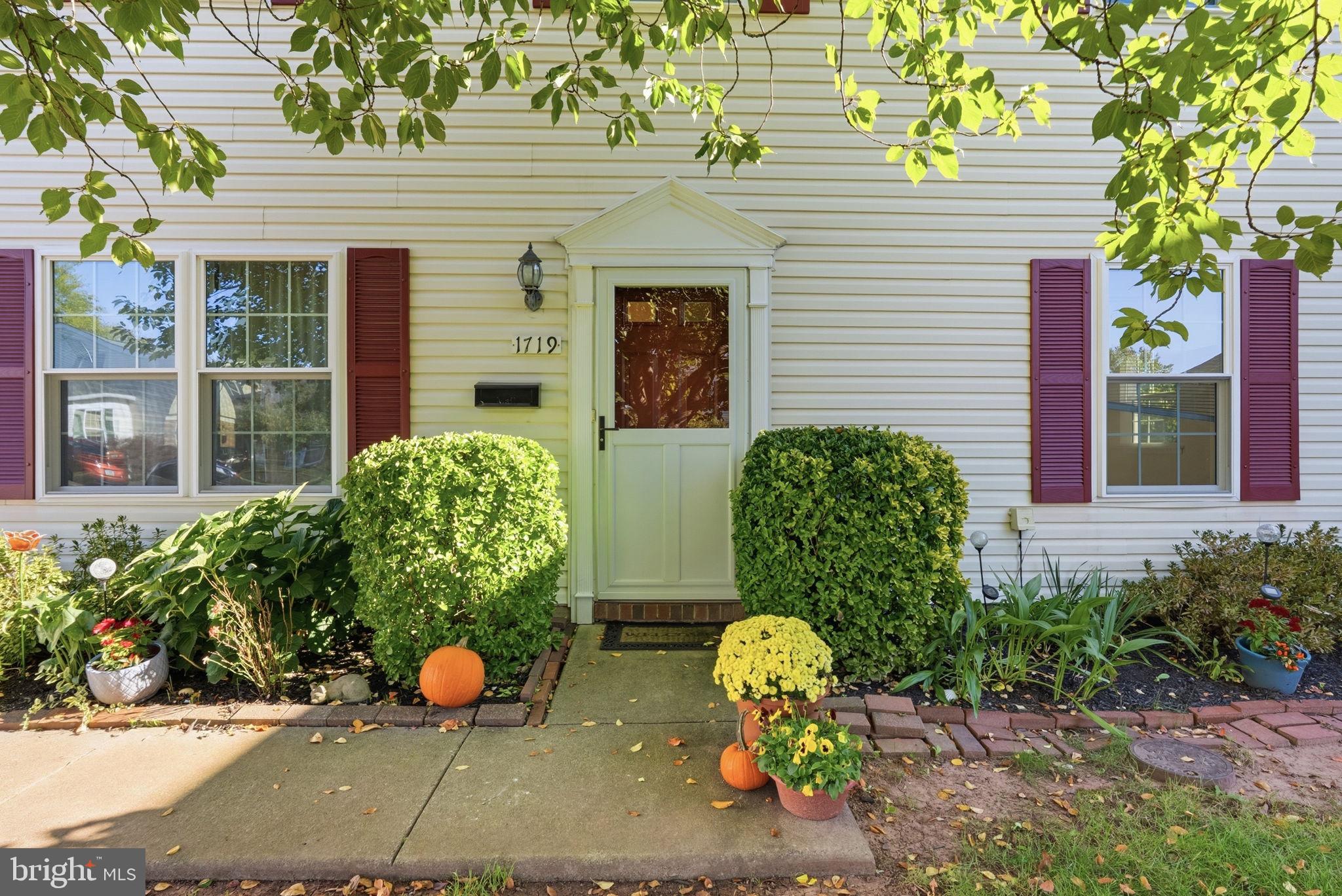 1719 ROSEDALE COURT