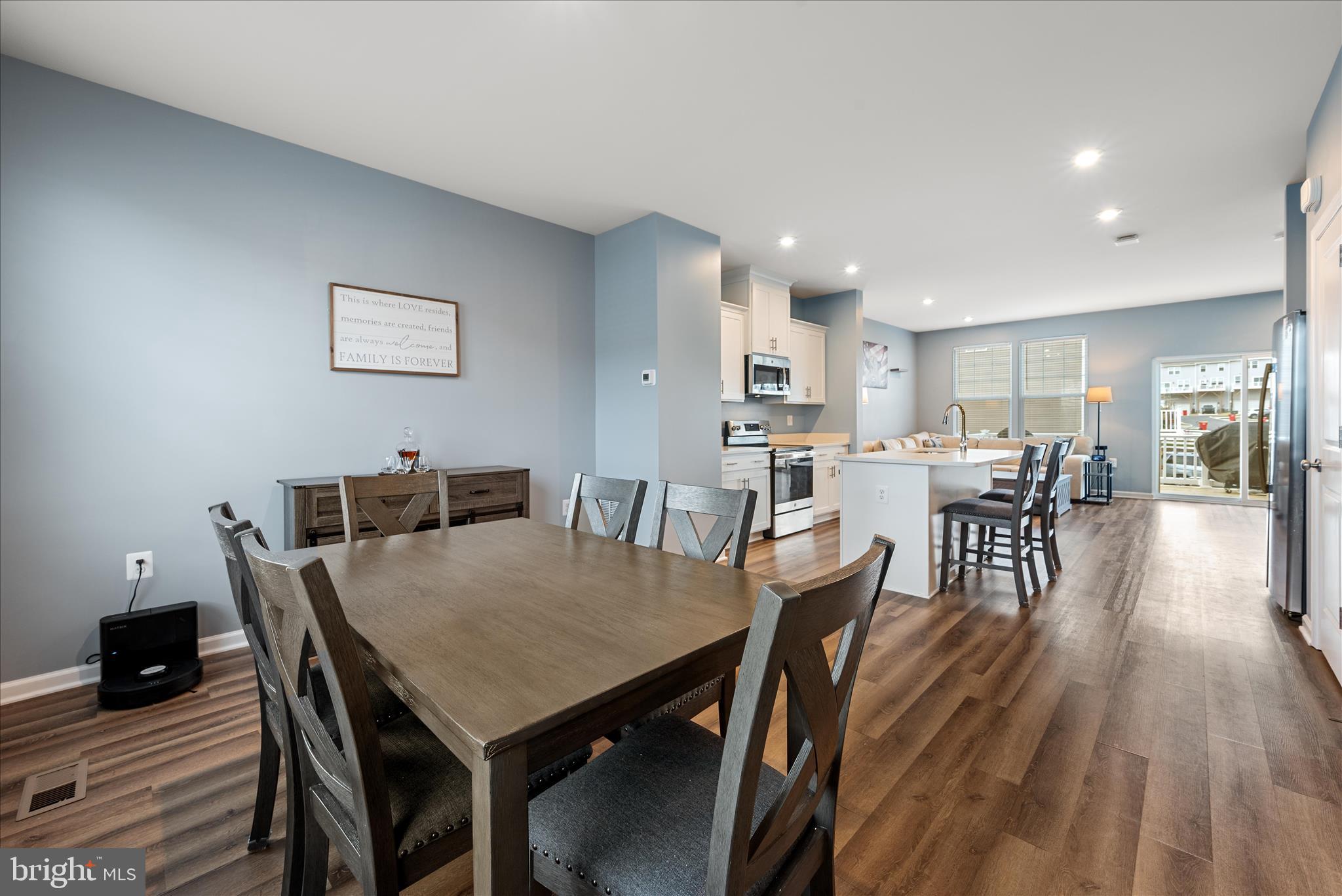 PRESIDENTS POINTE - Residential