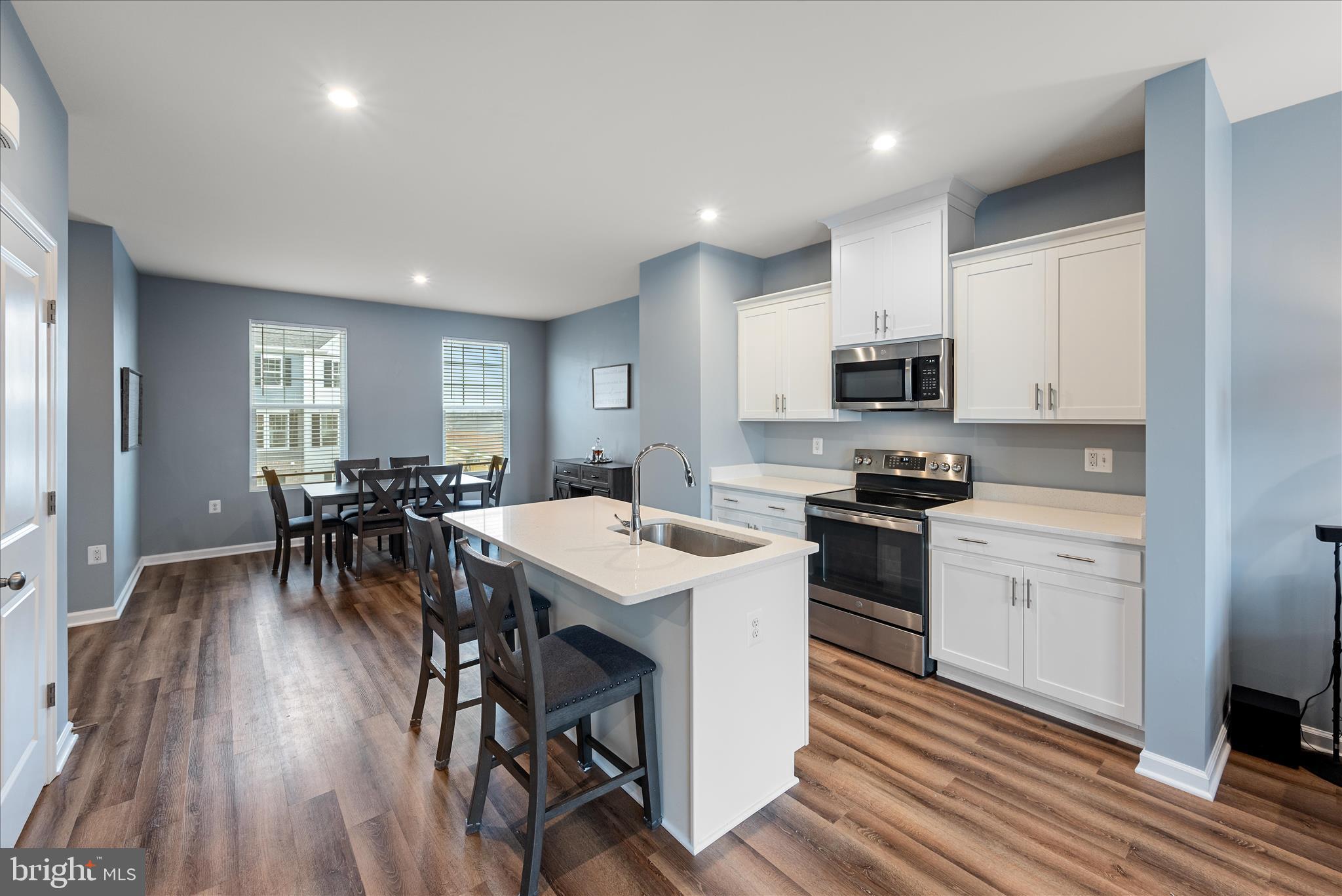 PRESIDENTS POINTE - Residential