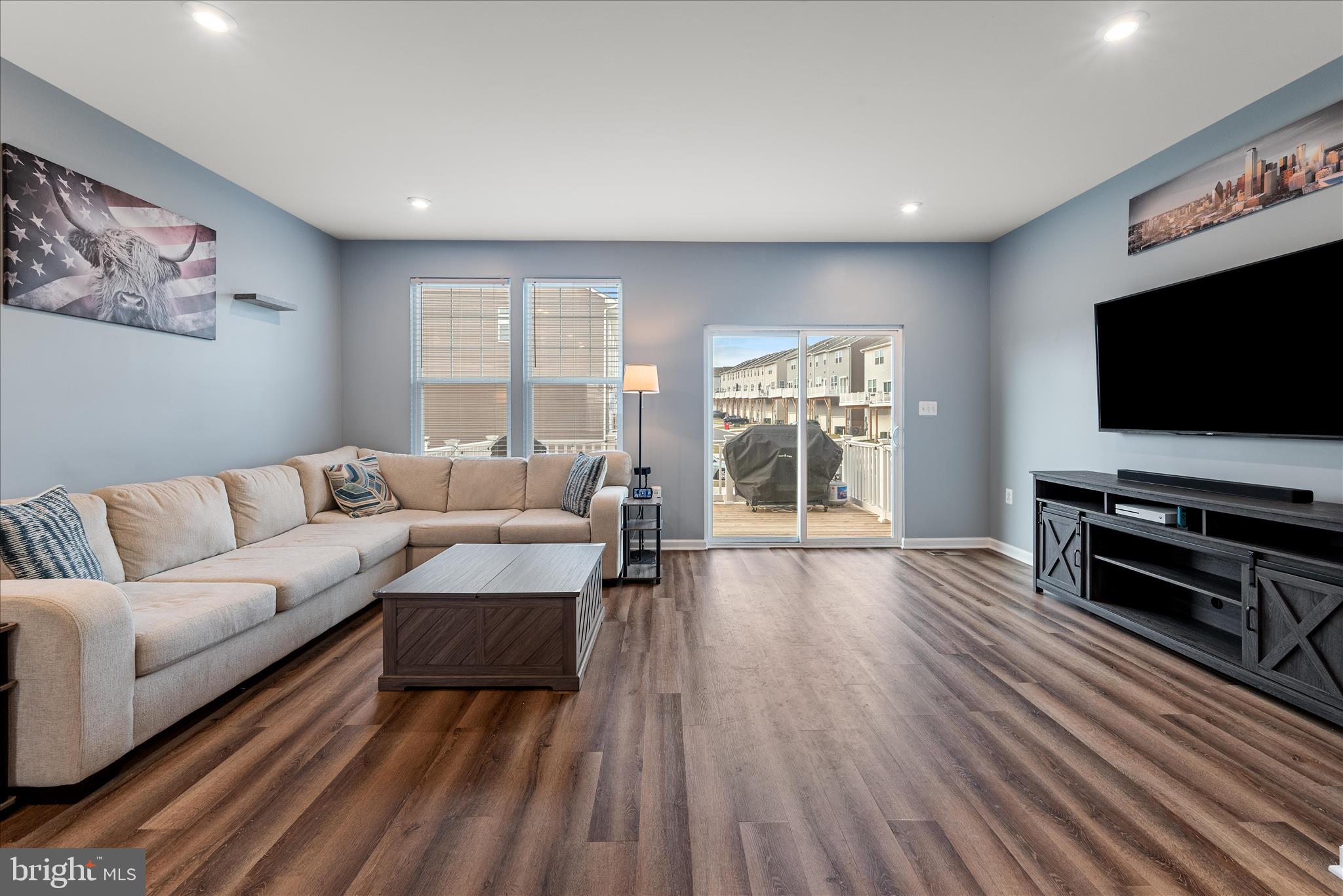 PRESIDENTS POINTE - Residential