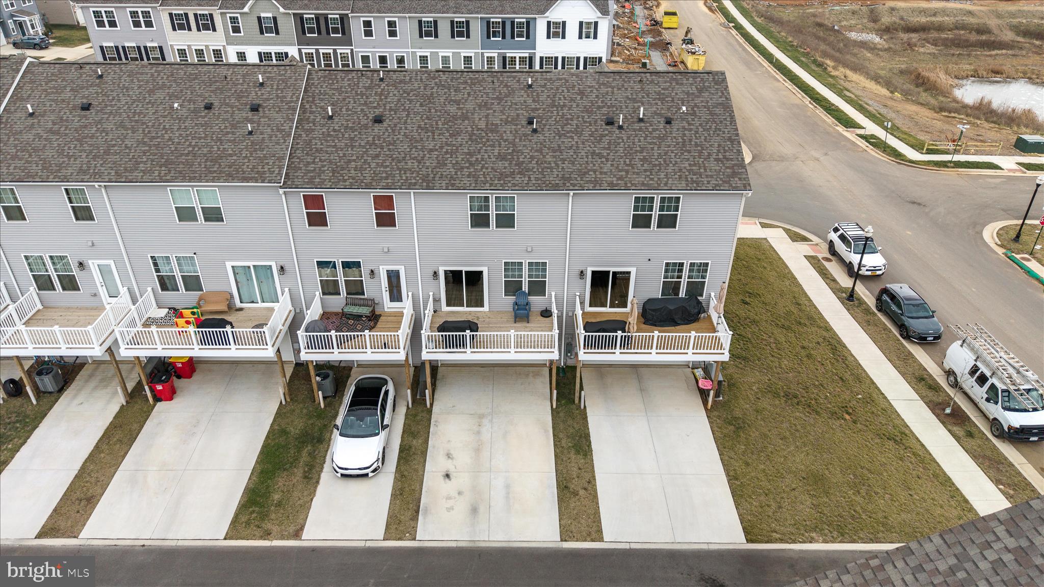 PRESIDENTS POINTE - Residential