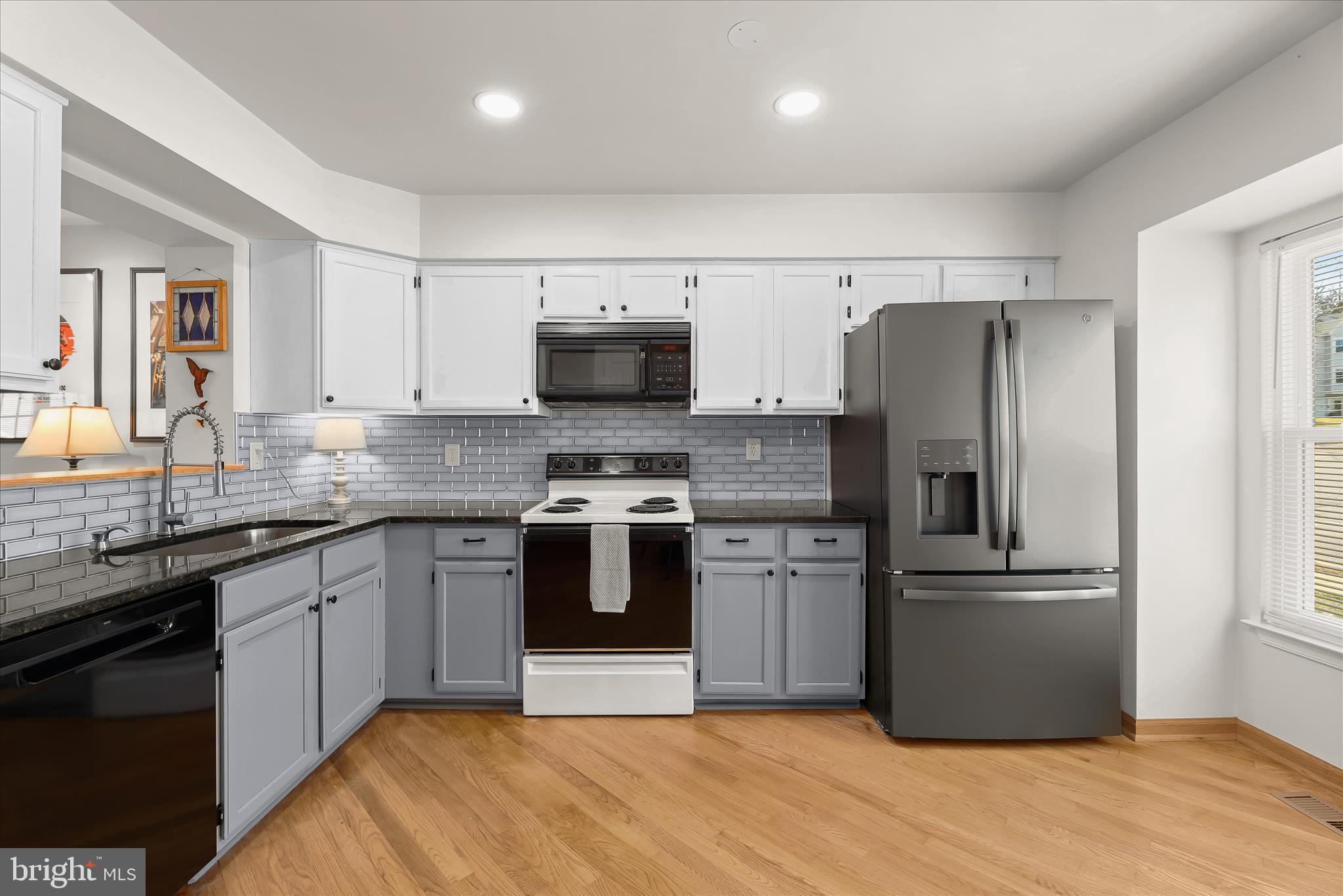 RIVERCHASE - Residential