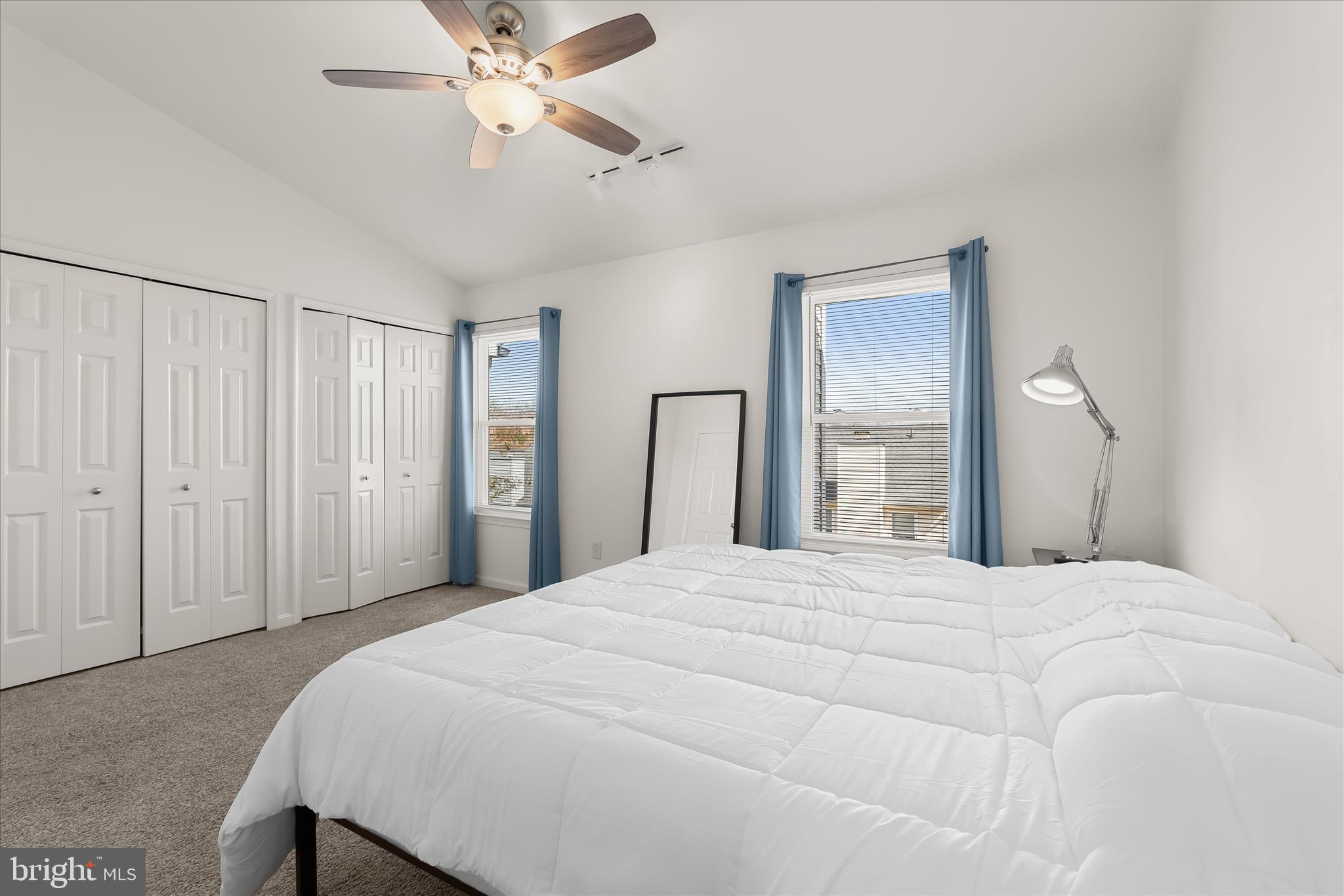 RIVERCHASE - Residential