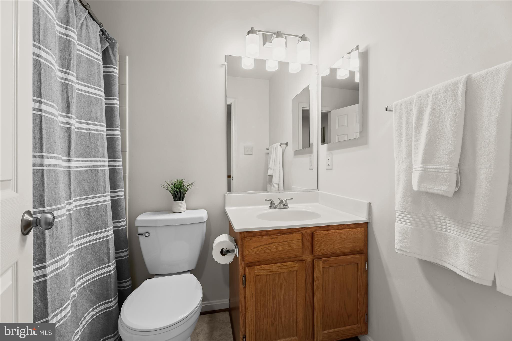 RIVERCHASE - Residential