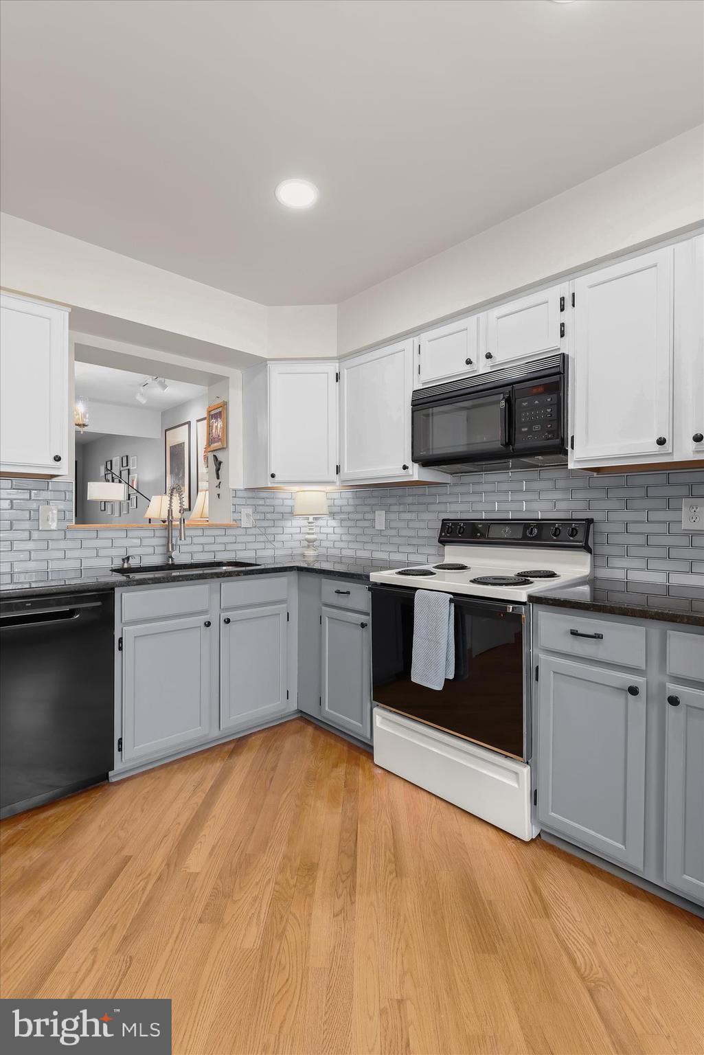 RIVERCHASE - Residential