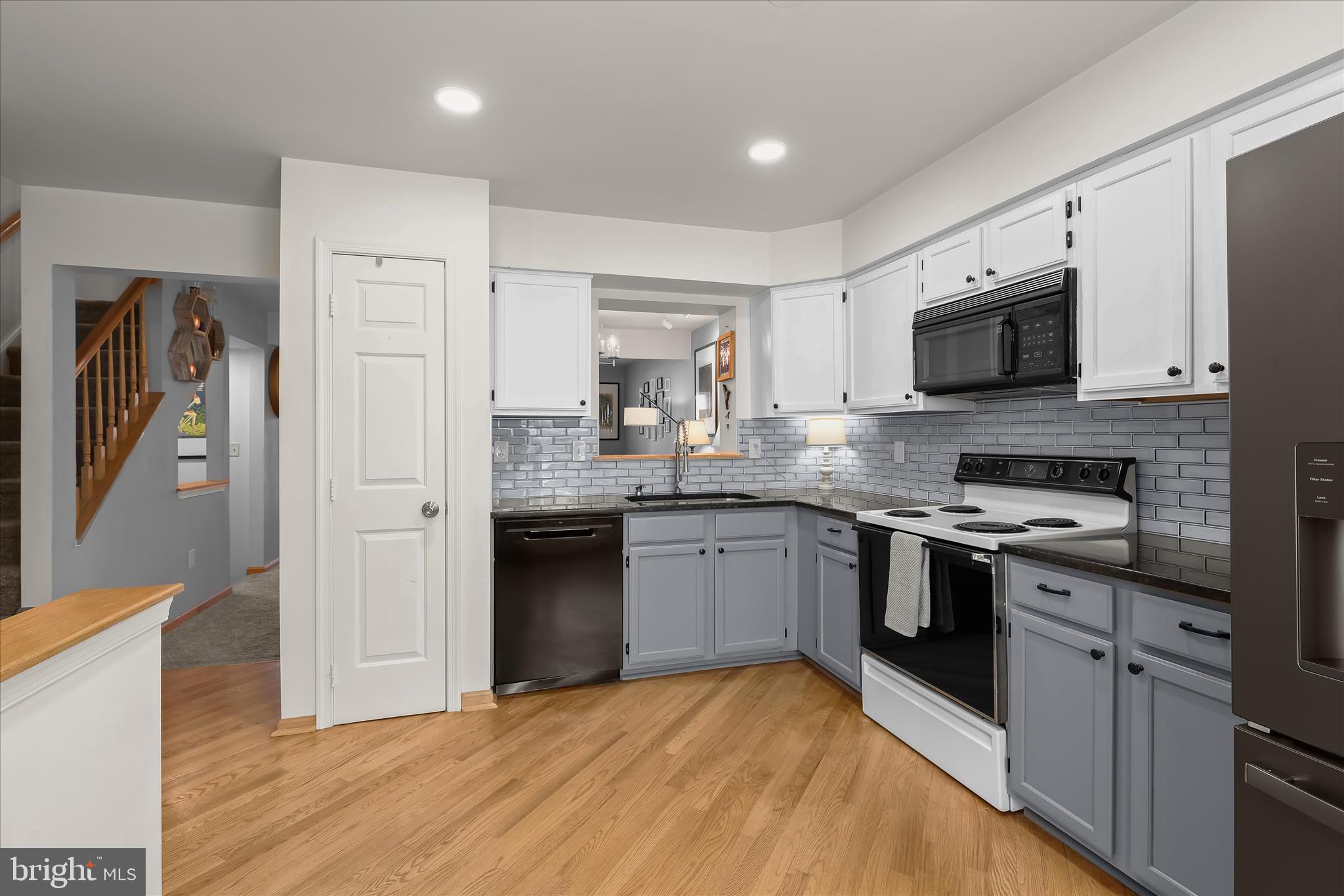 RIVERCHASE - Residential