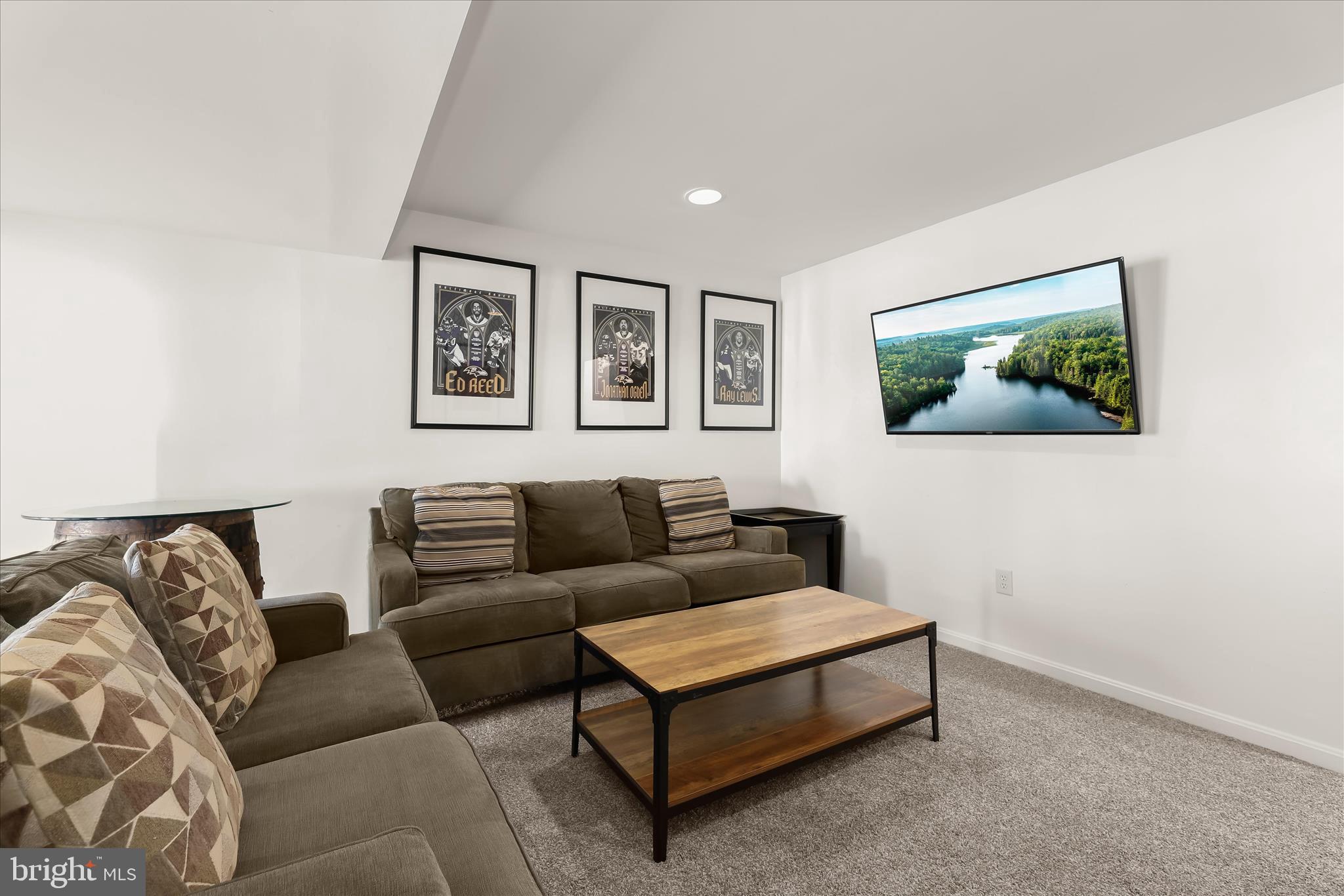 RIVERCHASE - Residential