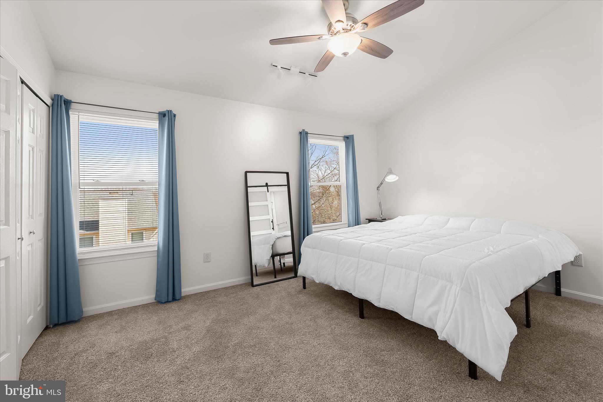 RIVERCHASE - Residential