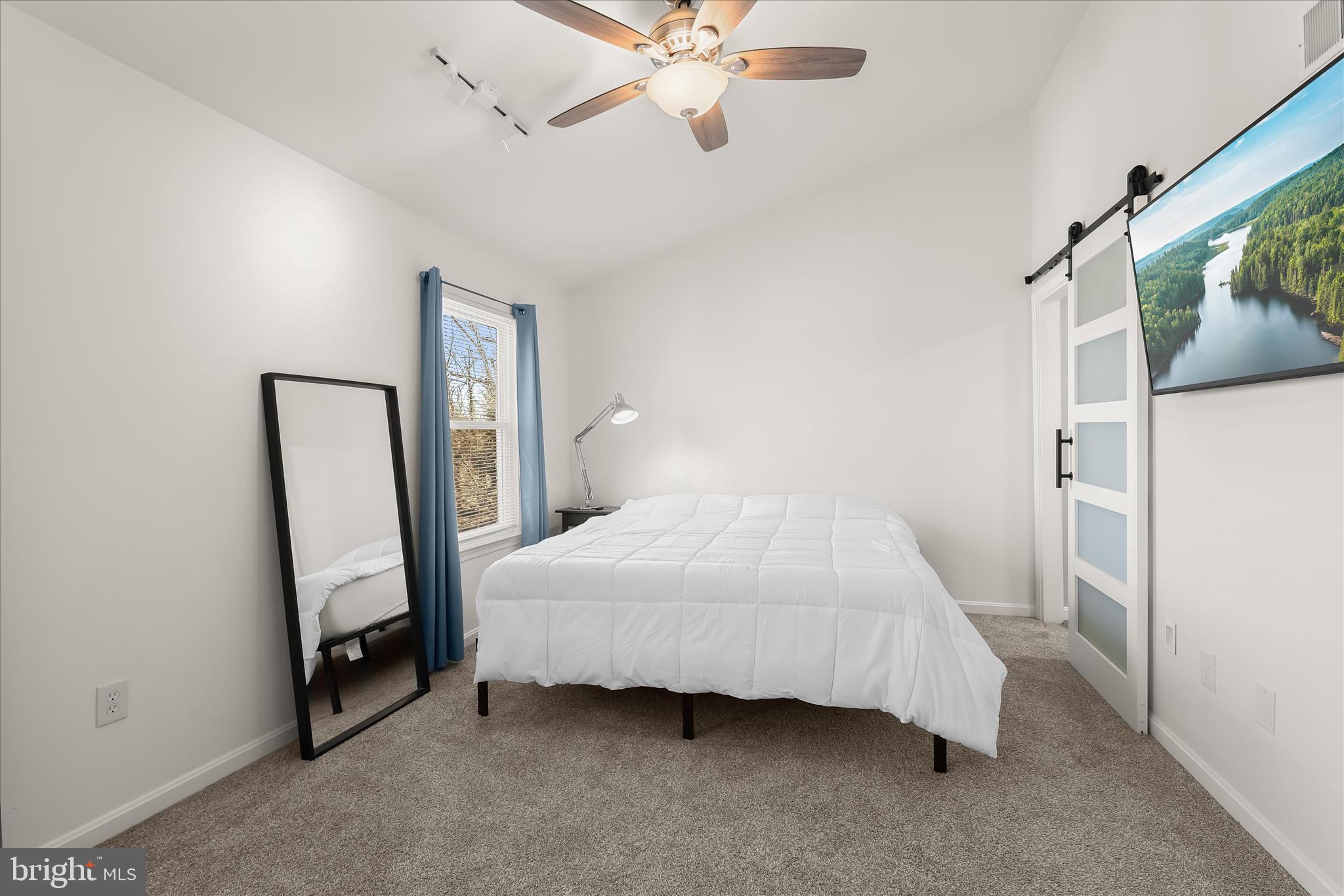 RIVERCHASE - Residential