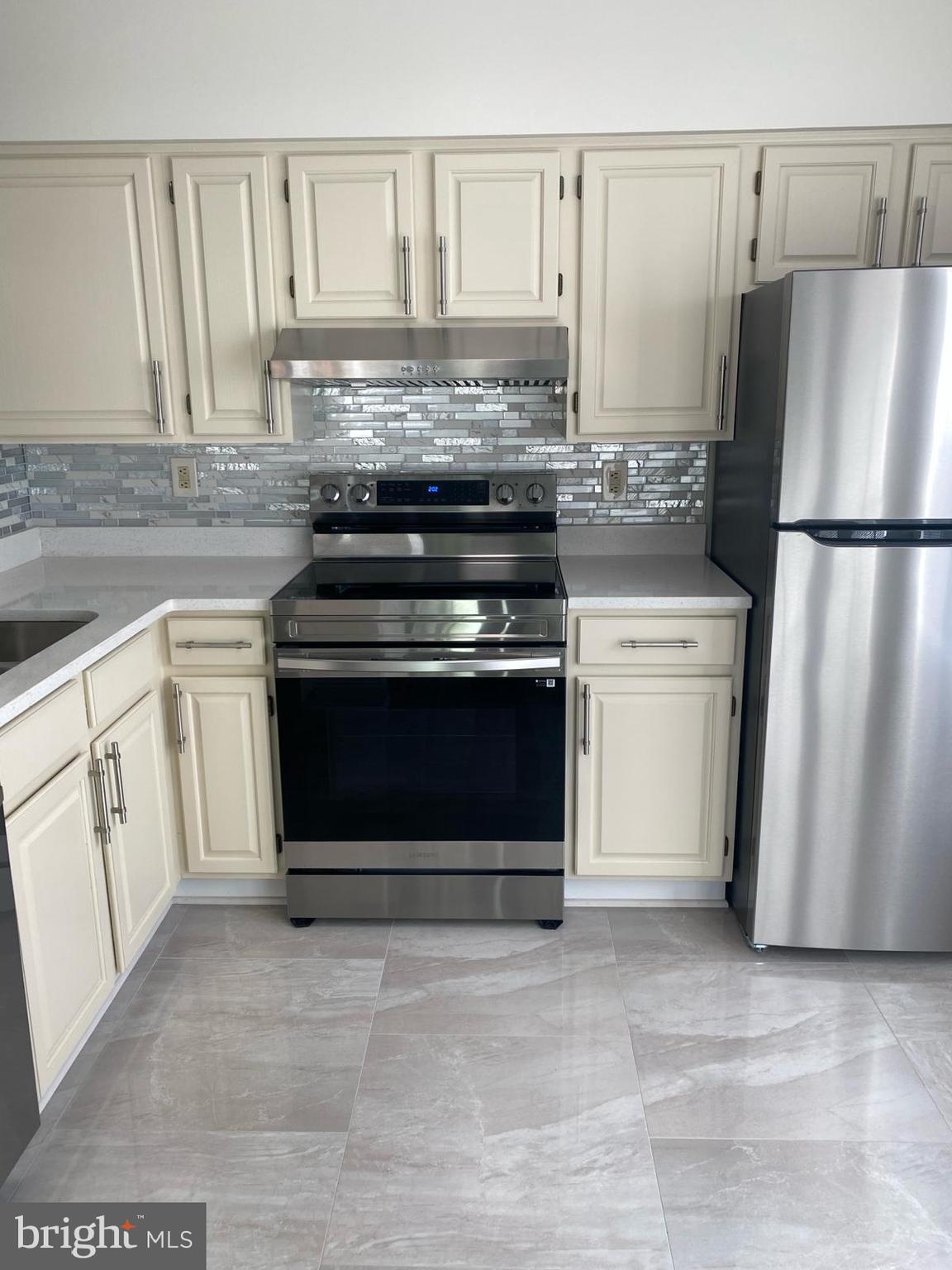 ROLLING OAKS - Residential Lease