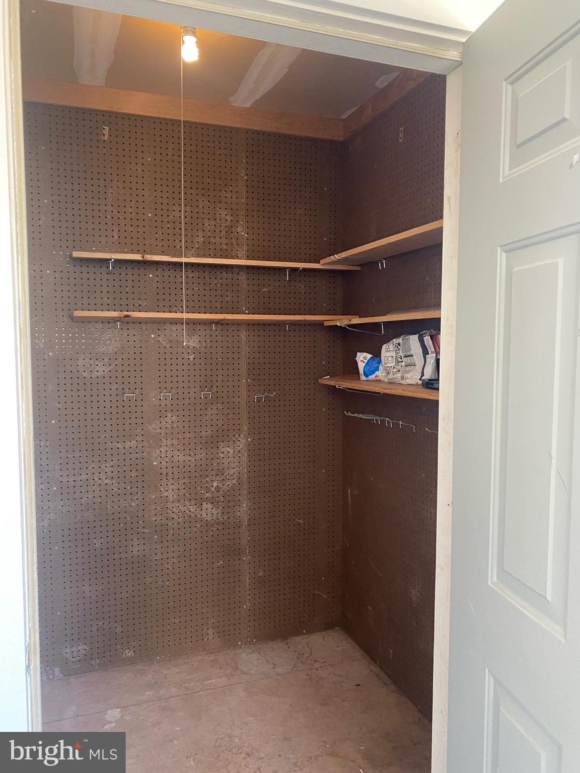 ROLLING OAKS - Residential Lease