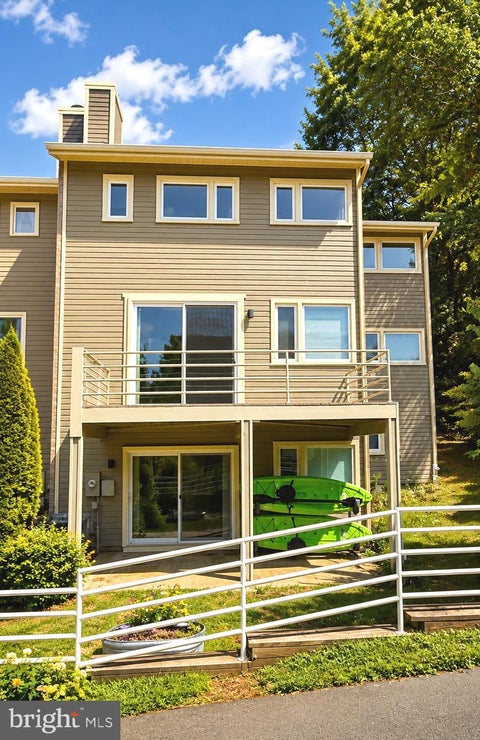 Townhouse For Rent - 1959 Lakeport Way<br/> RESTON, VA 20191