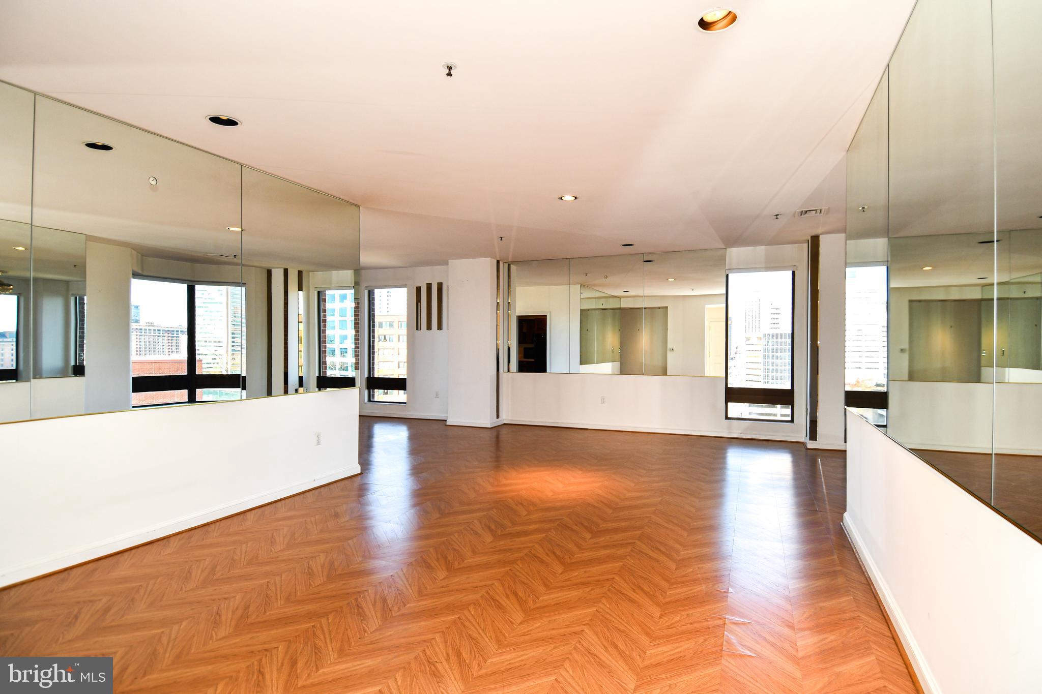 10 E LEE STREET 809