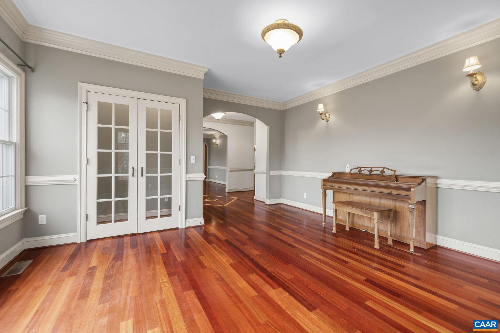 WALNUT HILLS - Residential