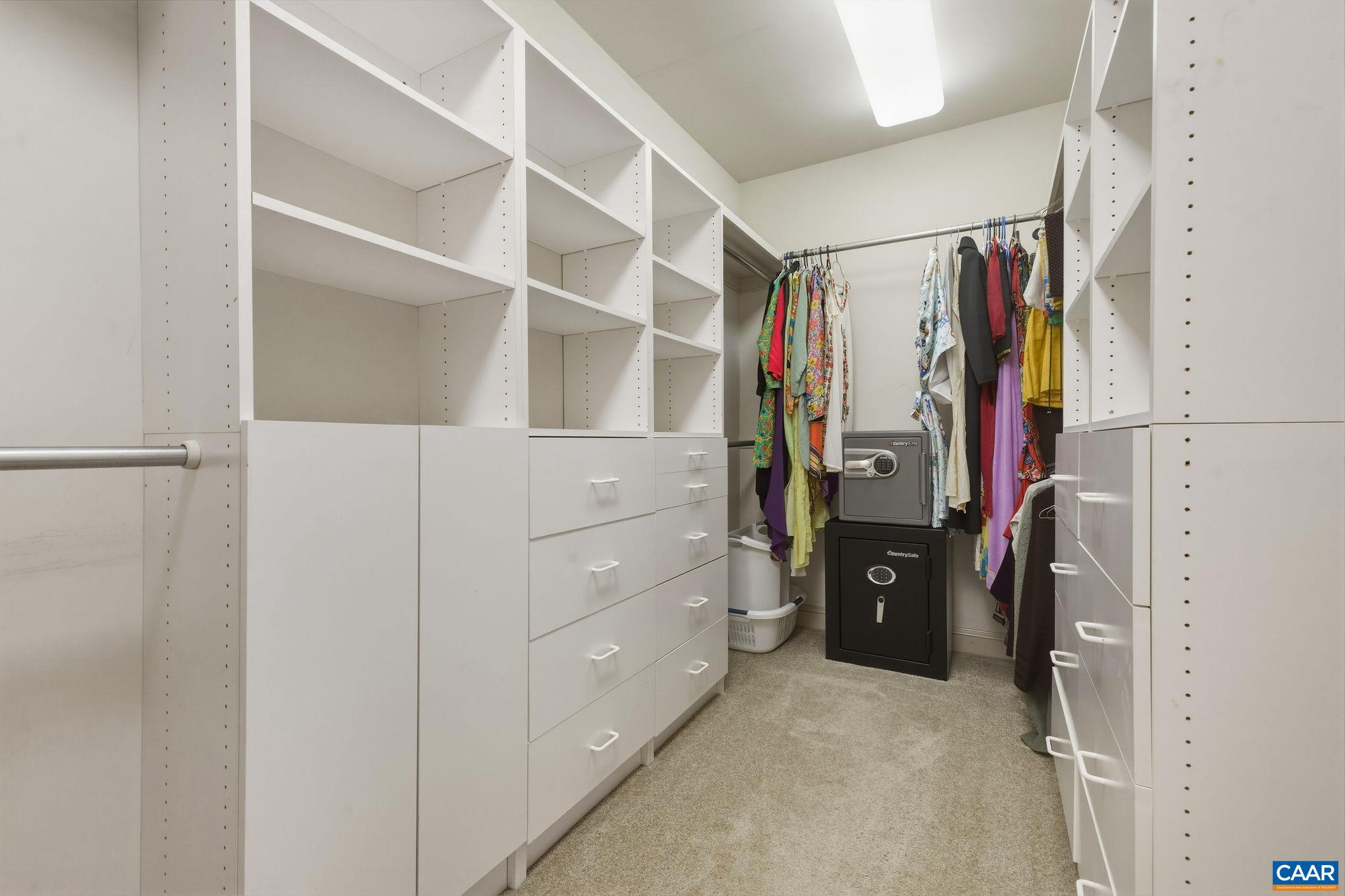 WALNUT HILLS - Residential