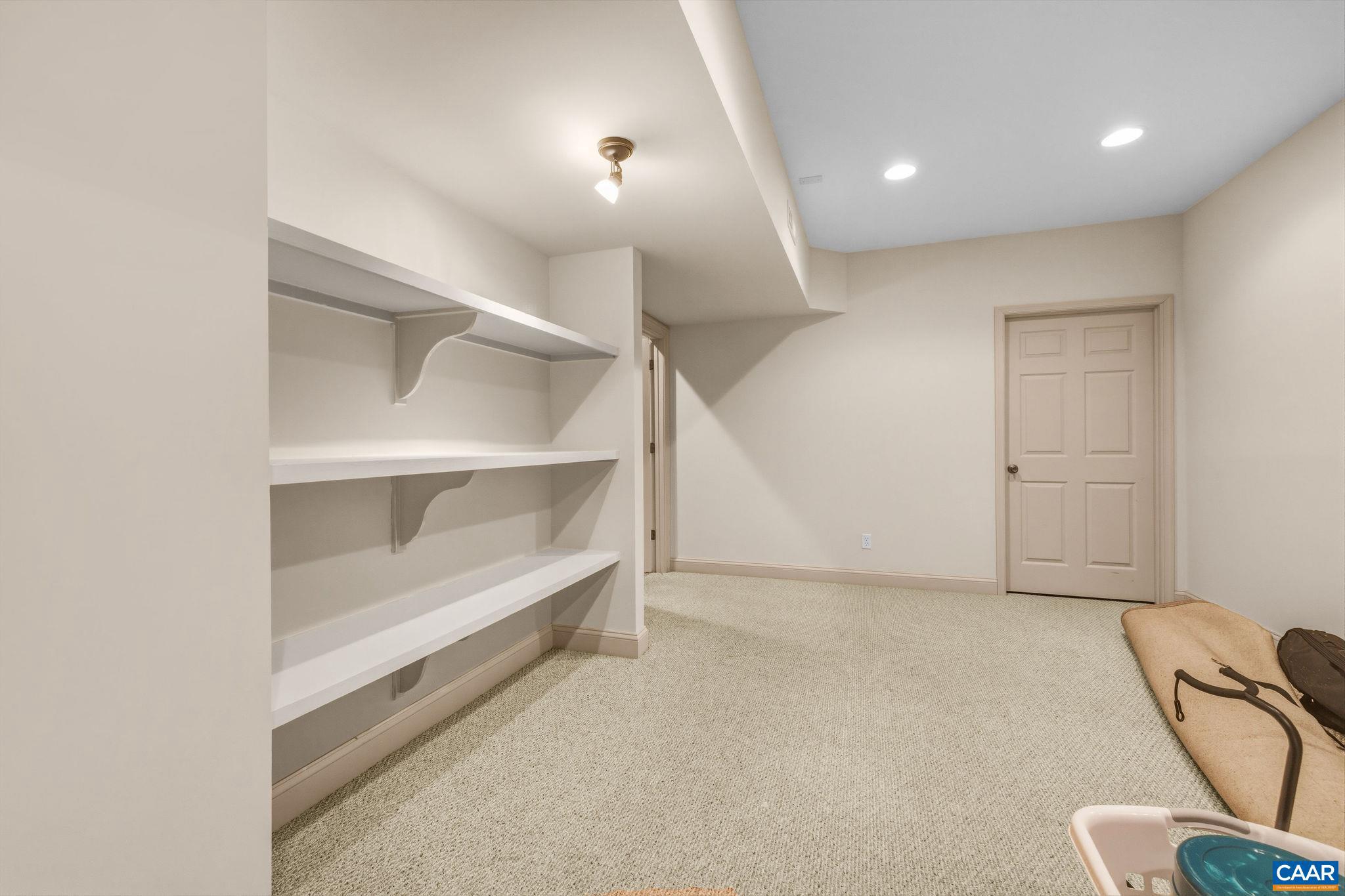 WALNUT HILLS - Residential