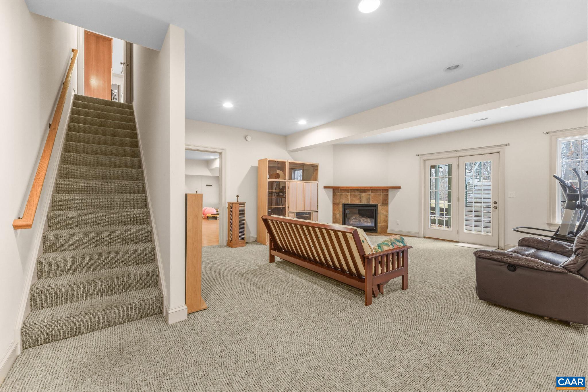 WALNUT HILLS - Residential