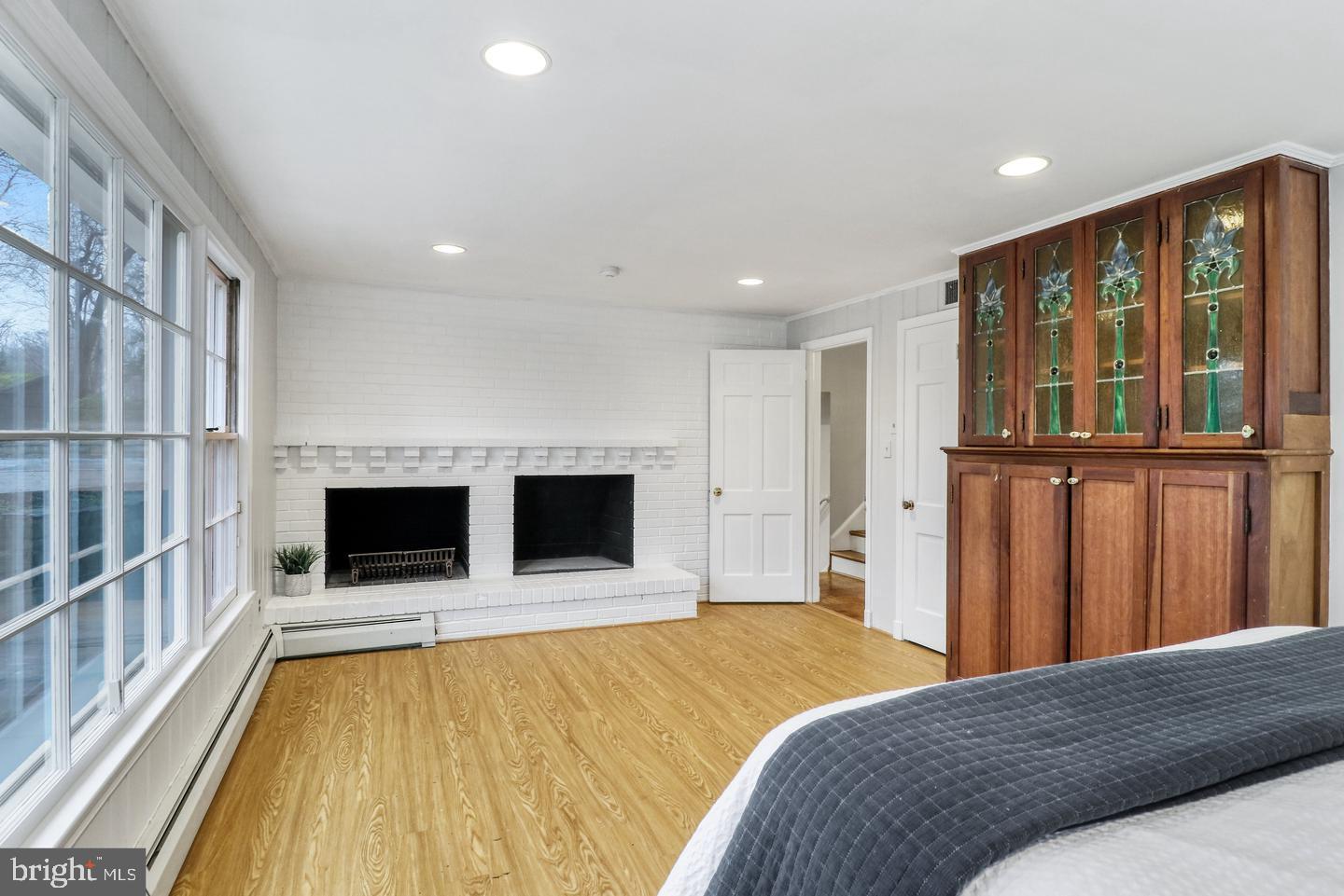 CLEARVIEW MANOR - Residential Lease