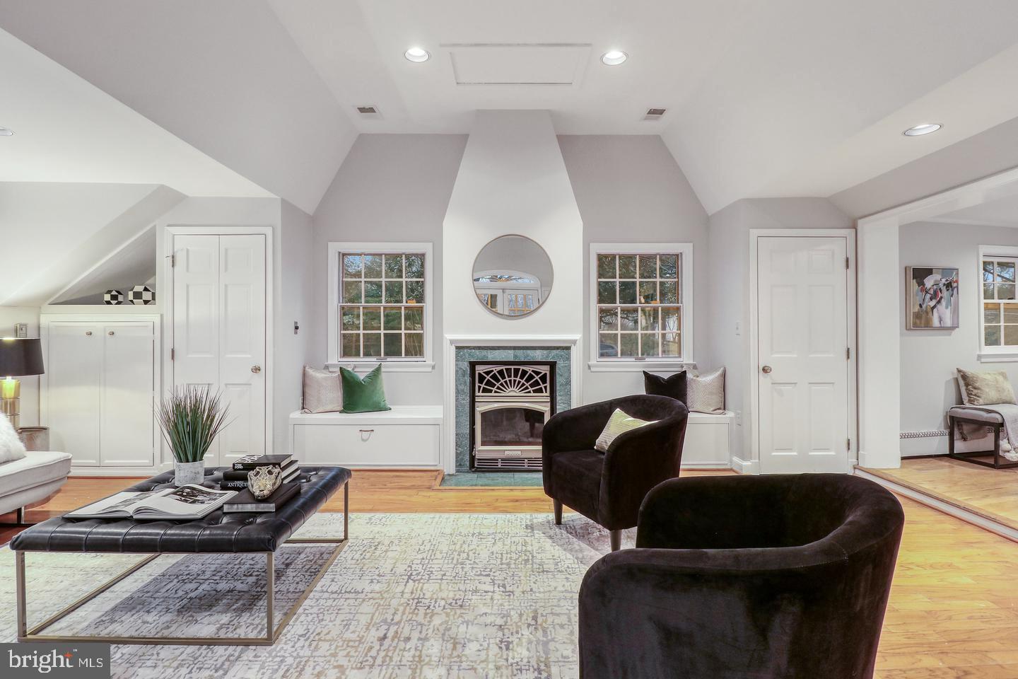 CLEARVIEW MANOR - Residential Lease