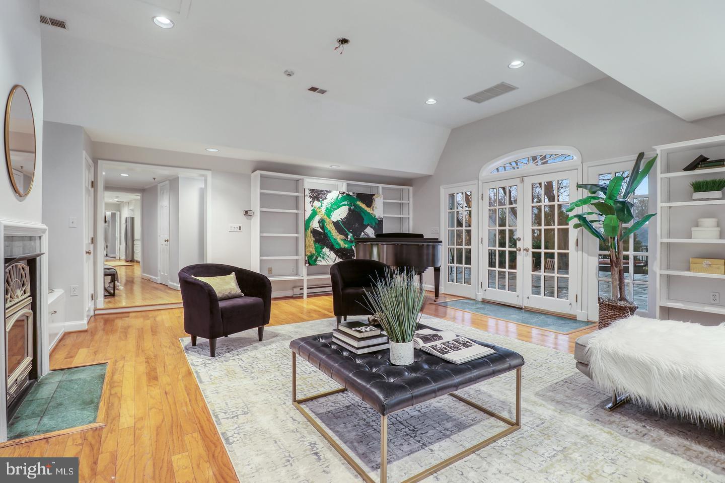 CLEARVIEW MANOR - Residential Lease