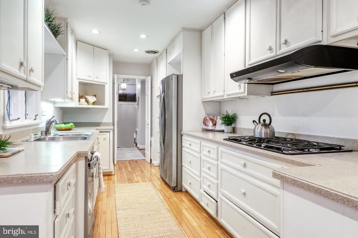 CLEARVIEW MANOR - Residential Lease