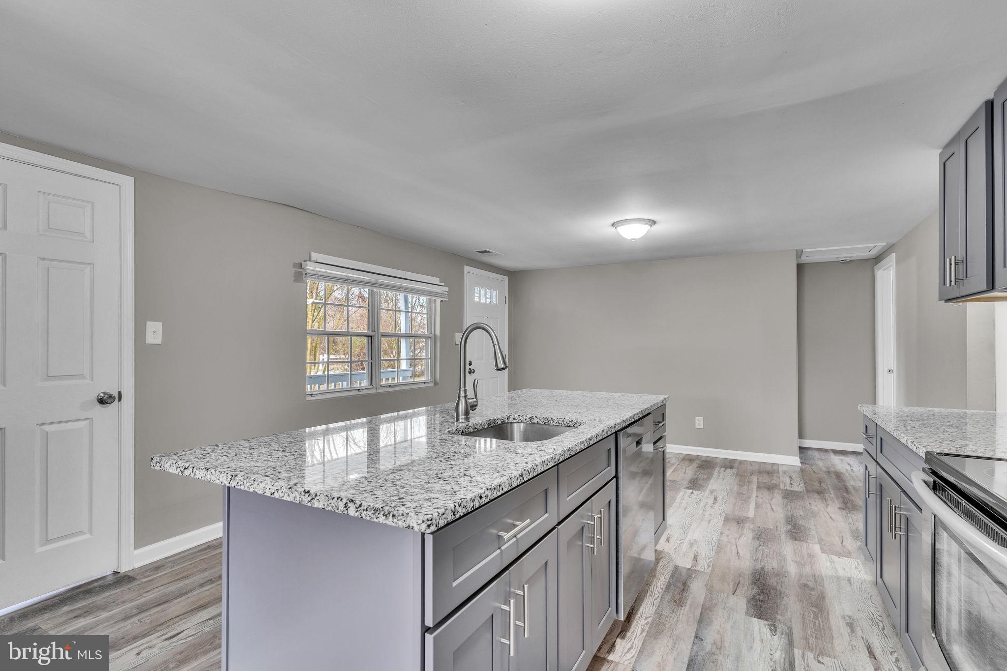 MILL POINT SHORES - Residential