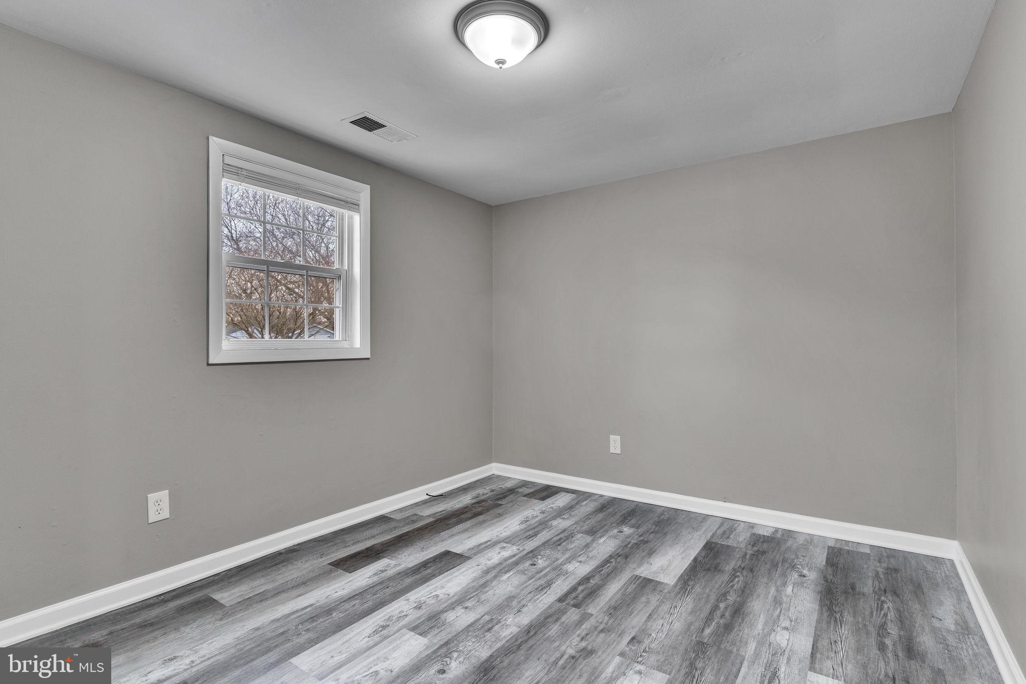 MILL POINT SHORES - Residential