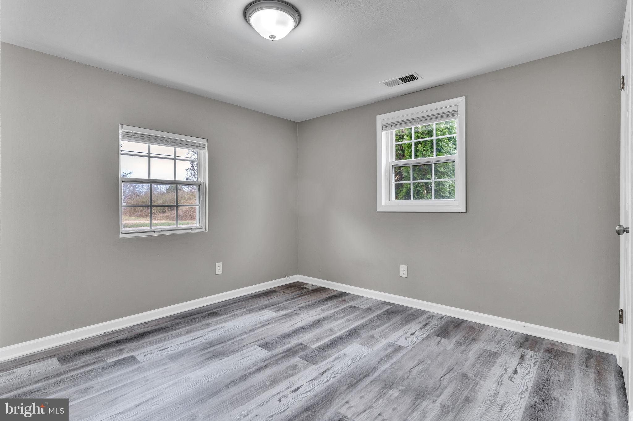 MILL POINT SHORES - Residential