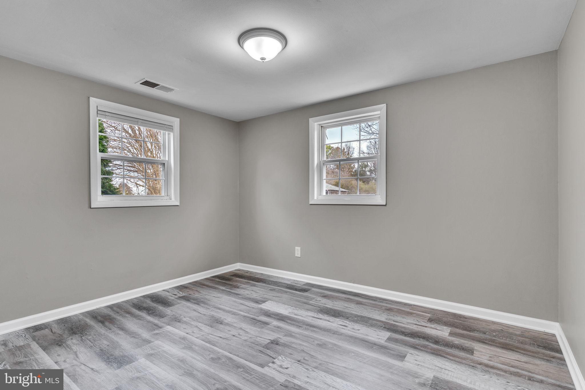 MILL POINT SHORES - Residential