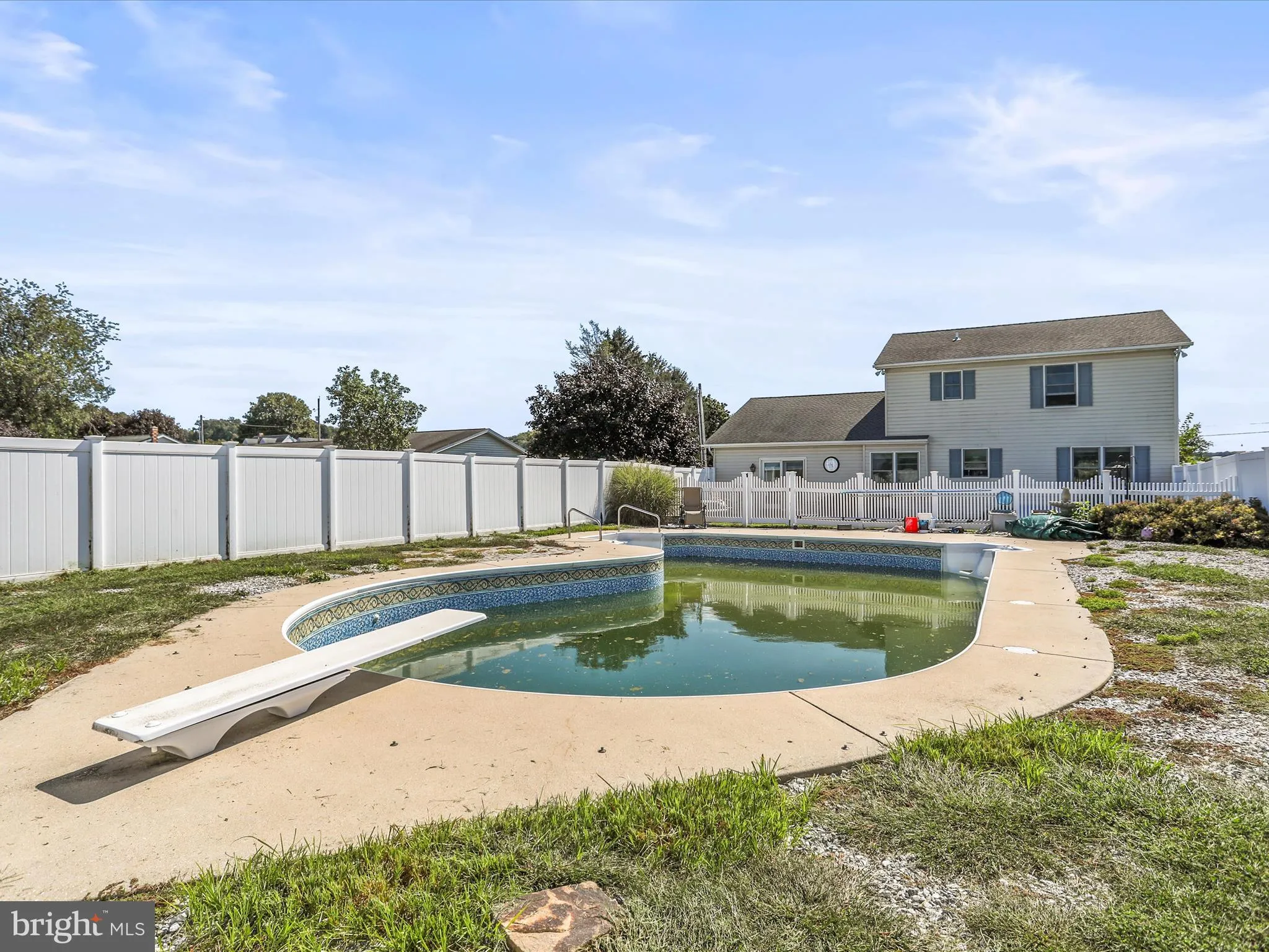 Spring Grove, Pennsylvania 17362, United States, 3 Bedrooms Bedrooms, ,3 BathroomsBathrooms,Residential,Pending,206684