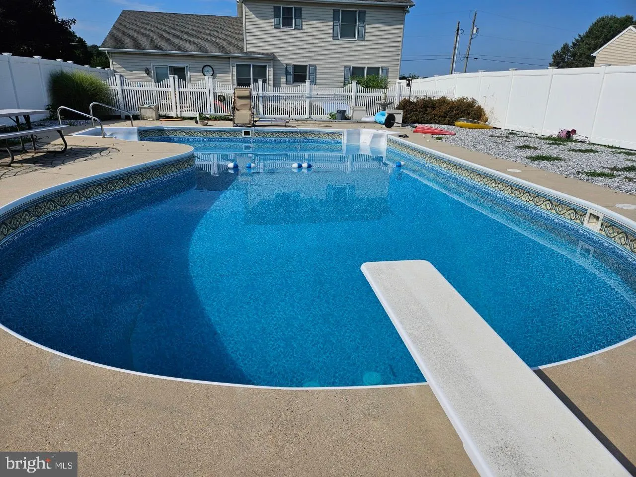 Spring Grove, Pennsylvania 17362, United States, 3 Bedrooms Bedrooms, ,3 BathroomsBathrooms,Residential,Pending,206684