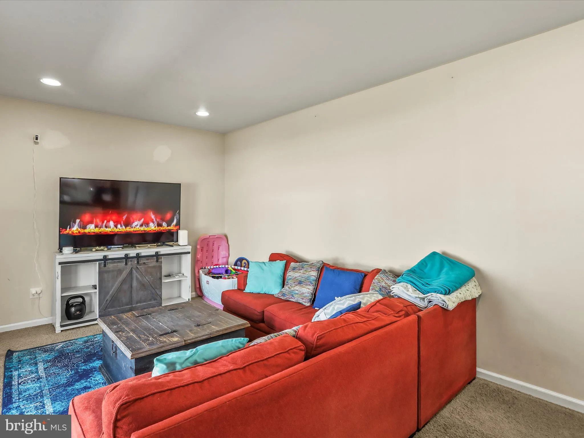 Spring Grove, Pennsylvania 17362, United States, 3 Bedrooms Bedrooms, ,3 BathroomsBathrooms,Residential,Pending,206684