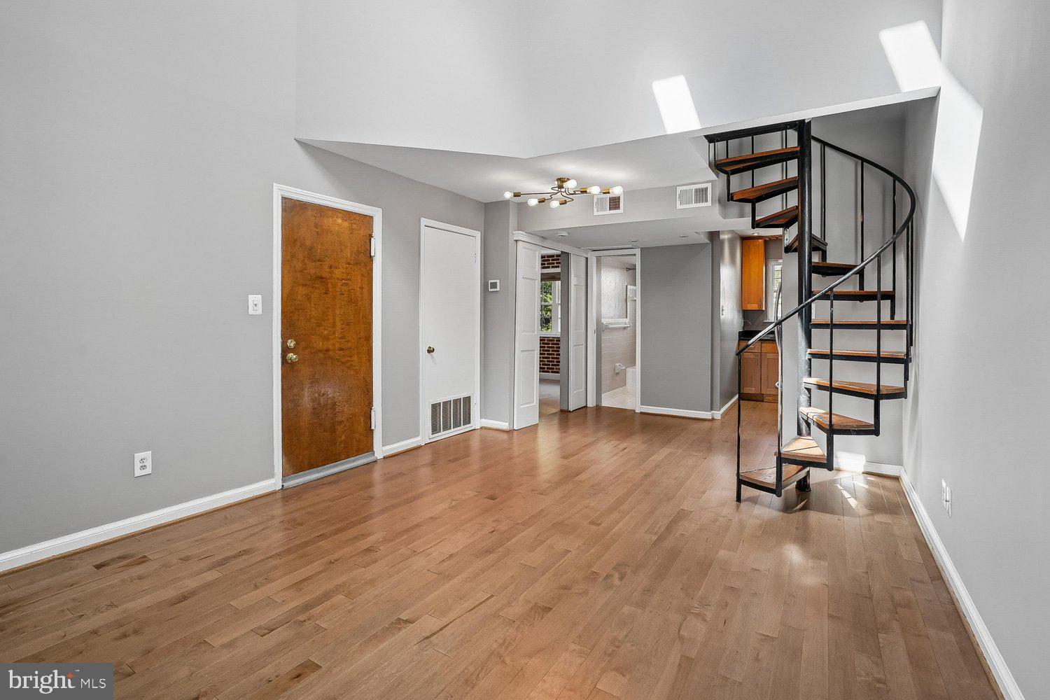 2021 21ST STREET N 22