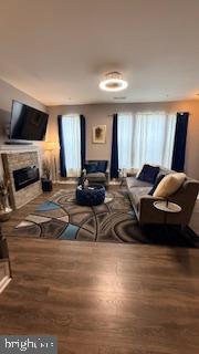 METRO POINTE - Residential