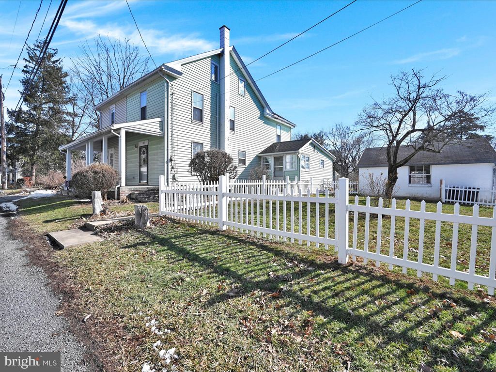 Photo of 152 W High Street, MAYTOWN, PA 17550 (MLS # PALA2064372)