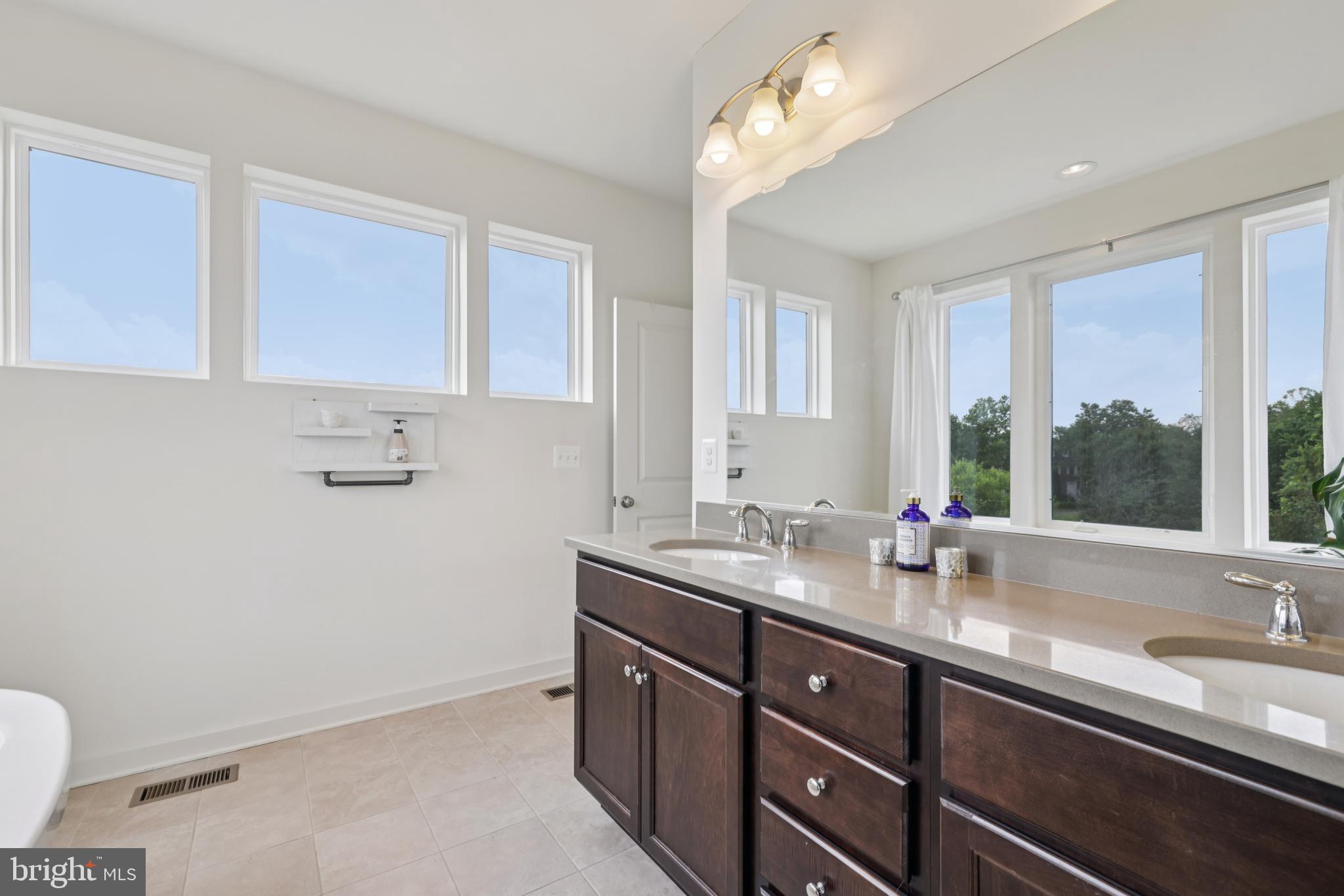 RIVER PLACE - Residential