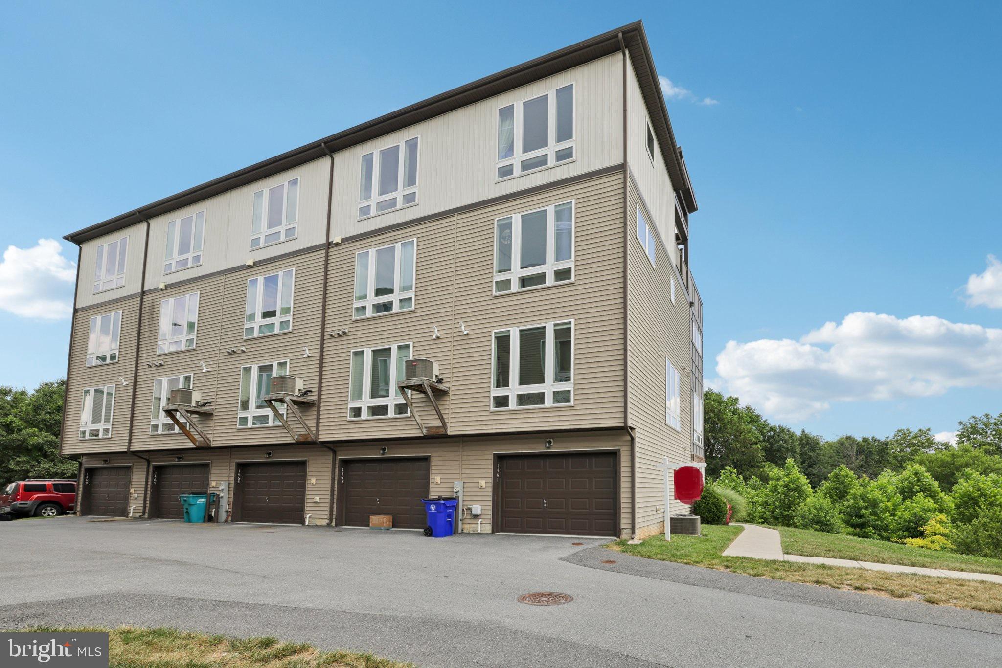 RIVER PLACE - Residential