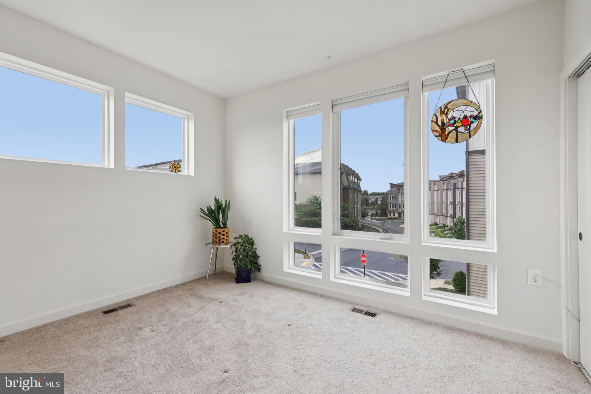 RIVER PLACE - Residential