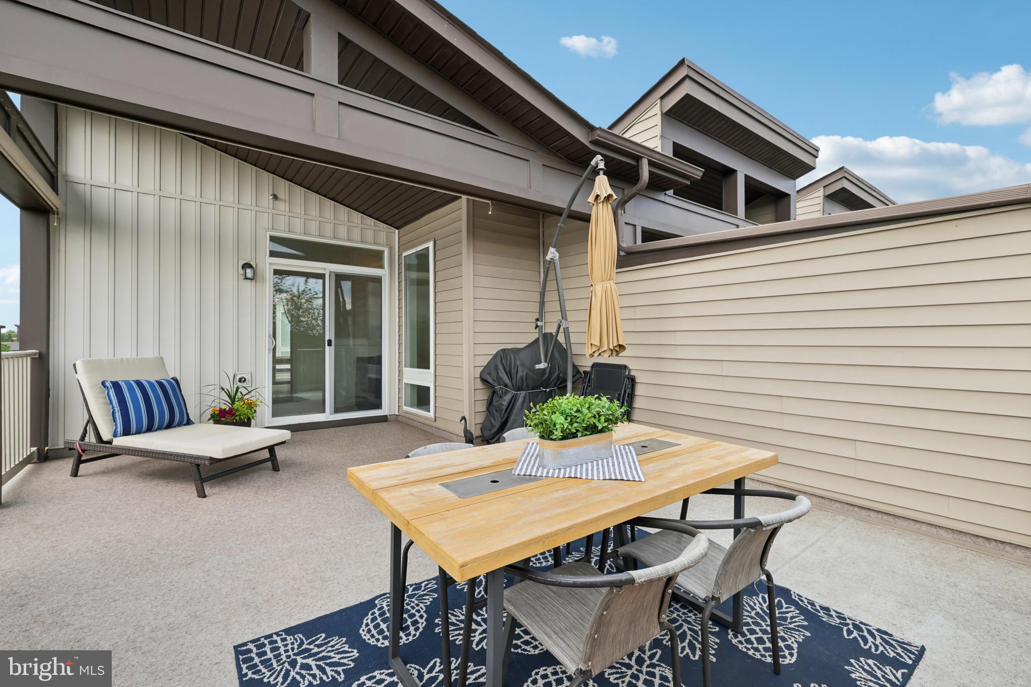 RIVER PLACE - Residential