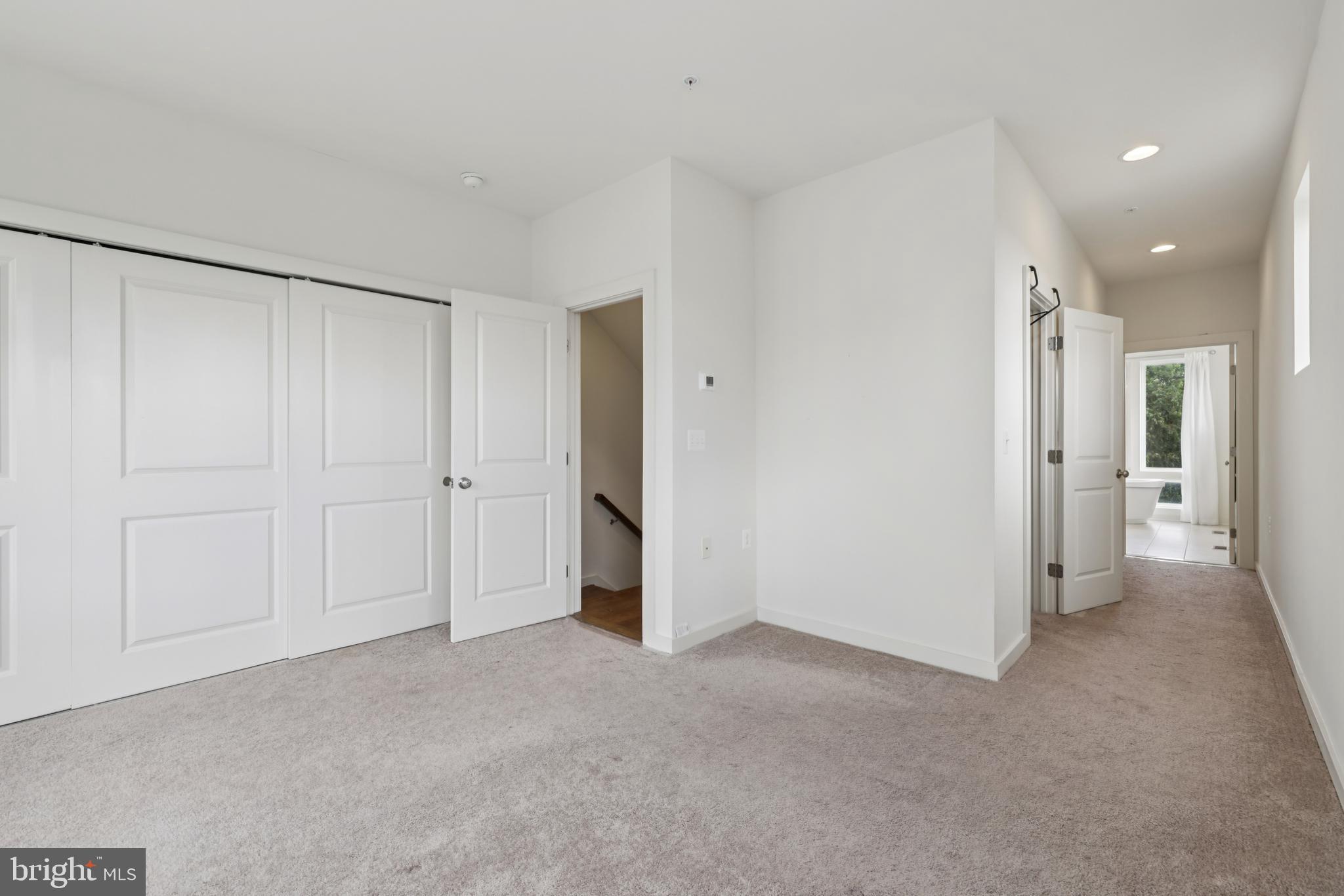 RIVER PLACE - Residential