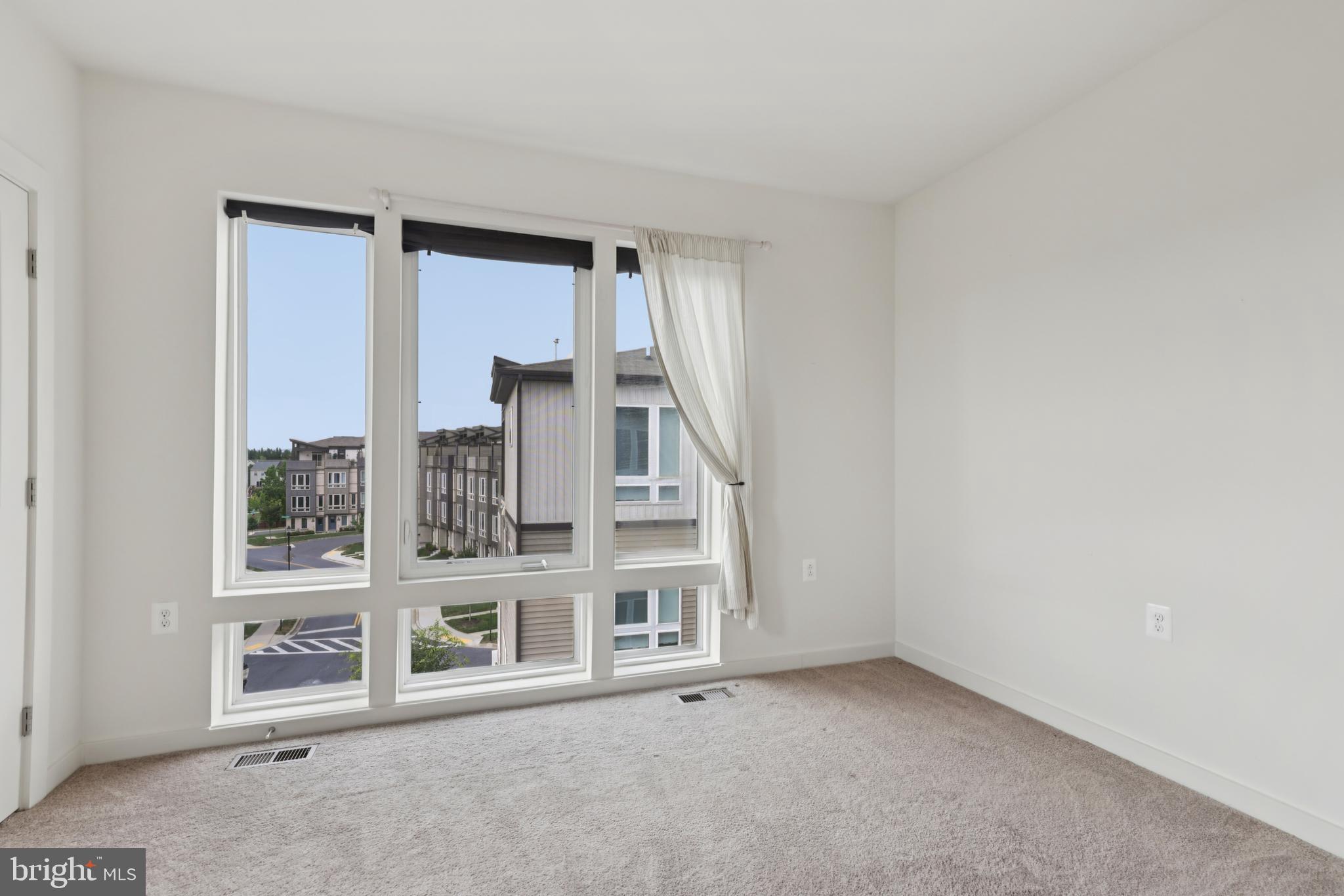 RIVER PLACE - Residential