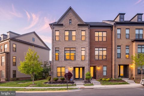 Photo of 12285 Sessile Cmns, FAIRFAX, VA 22030 (MLS # VAFX2303492)