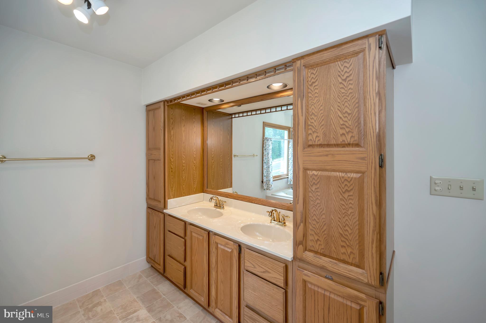 COURTHOUSE COMMONS - Residential