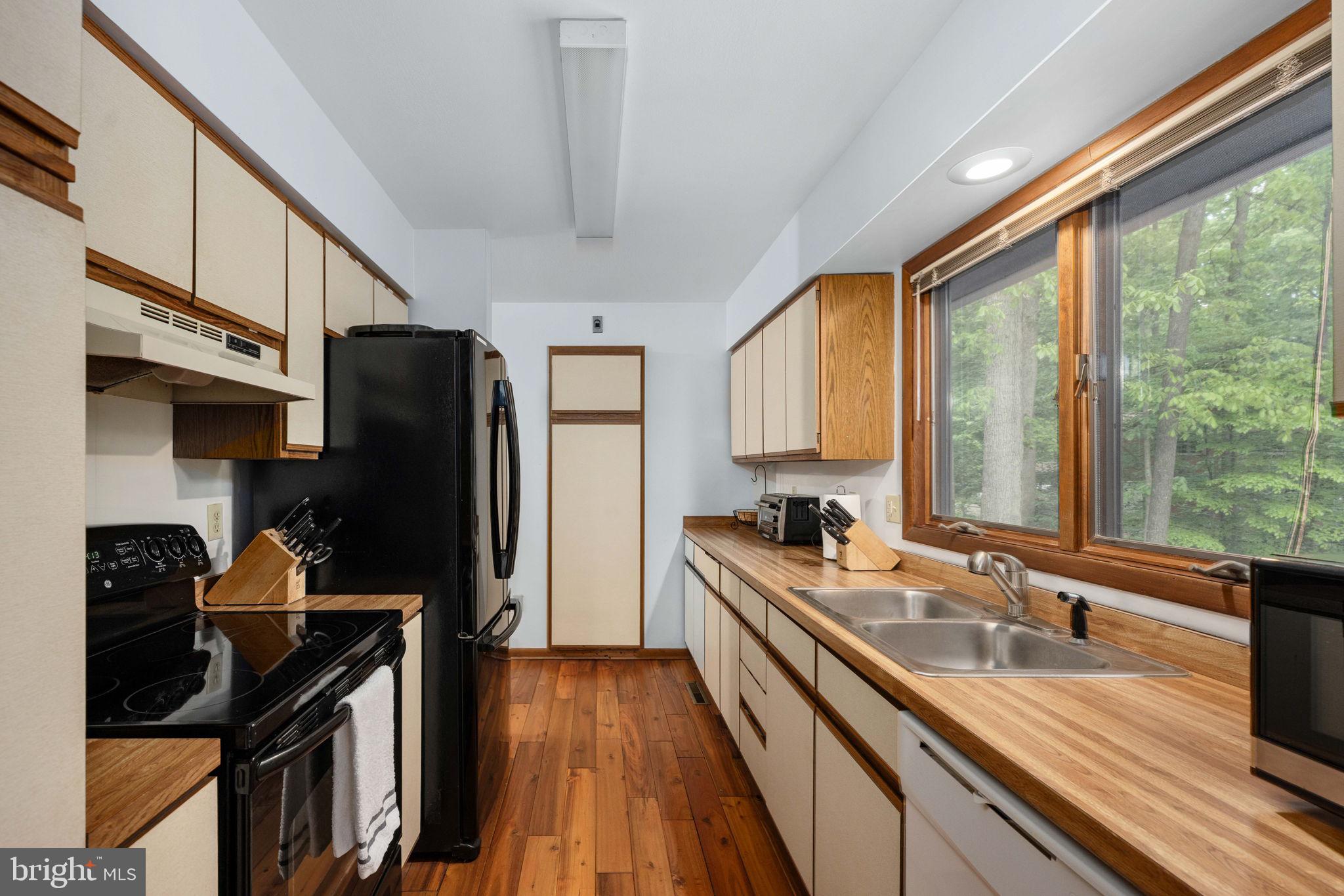 BOTH WATERS ESTATES - Residential