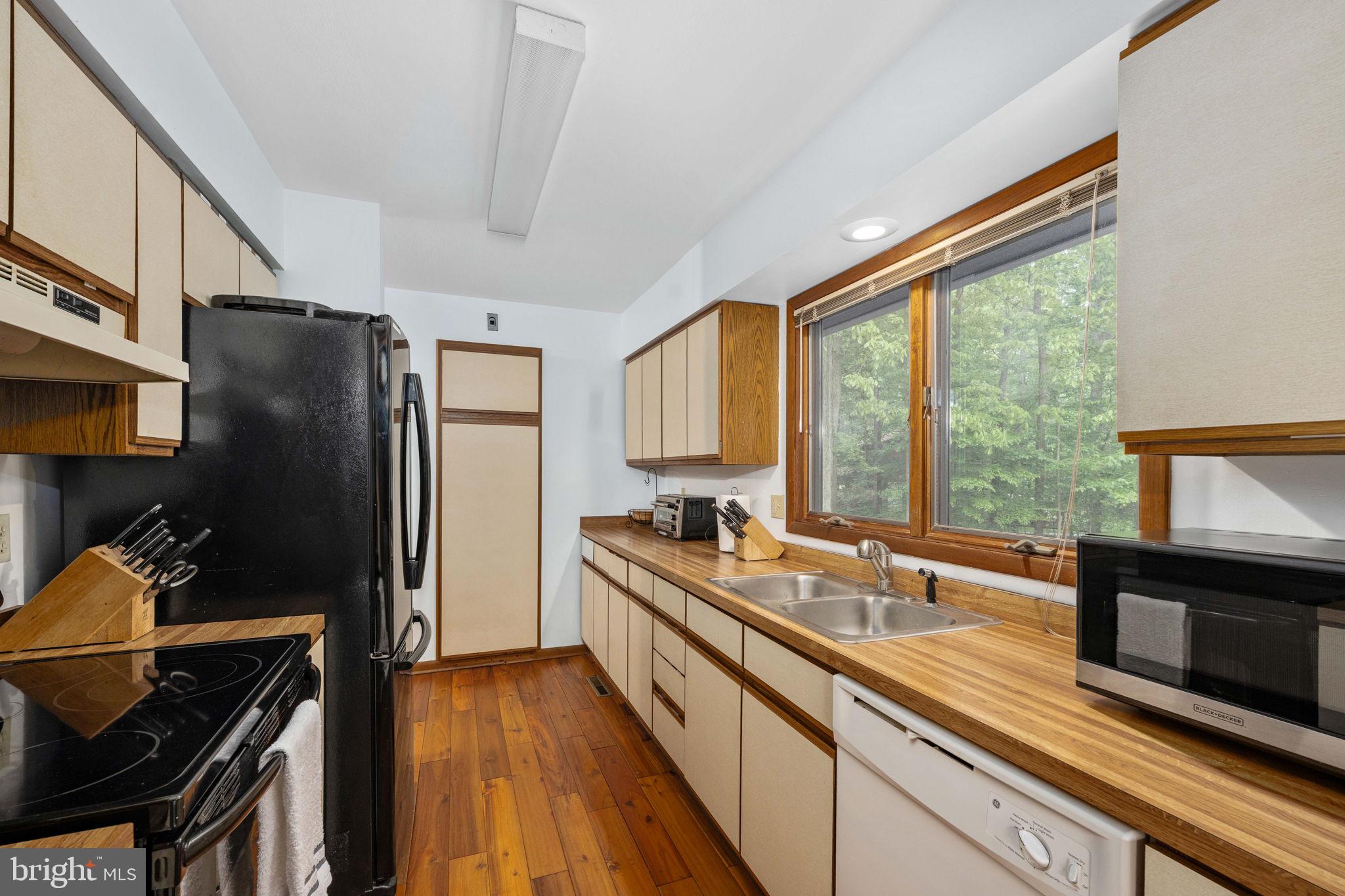 BOTH WATERS ESTATES - Residential