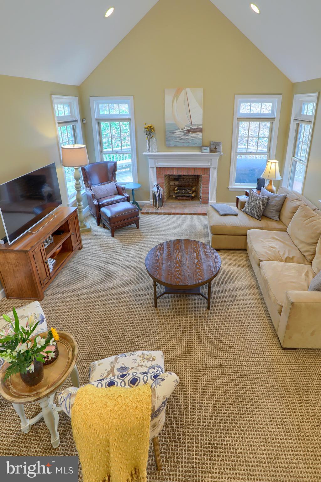 WOODLAND HILLS - Residential