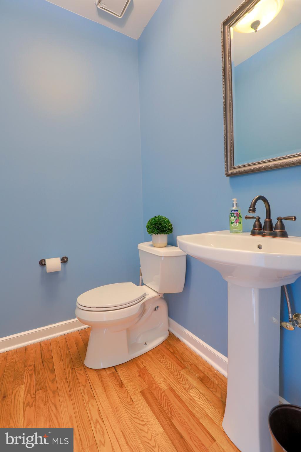 WOODLAND HILLS - Residential