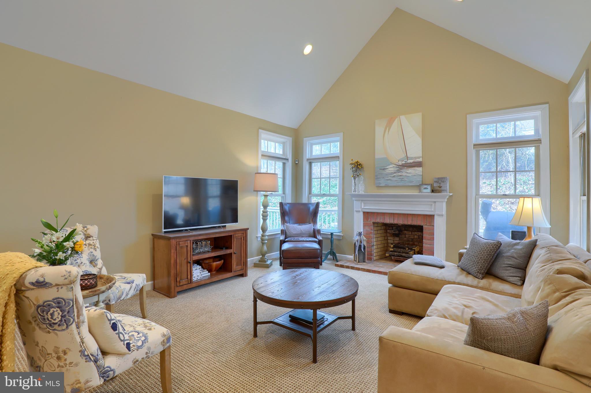 WOODLAND HILLS - Residential