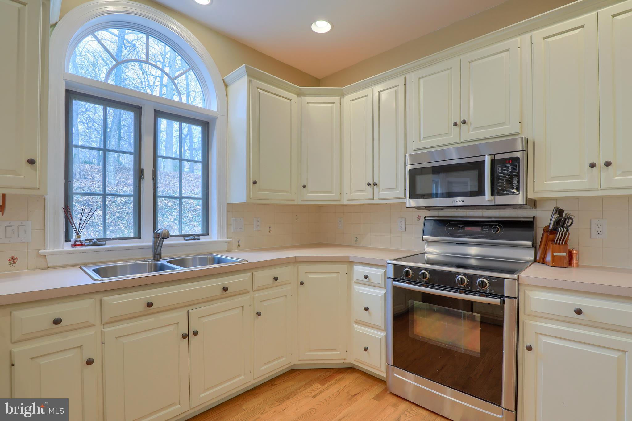 WOODLAND HILLS - Residential