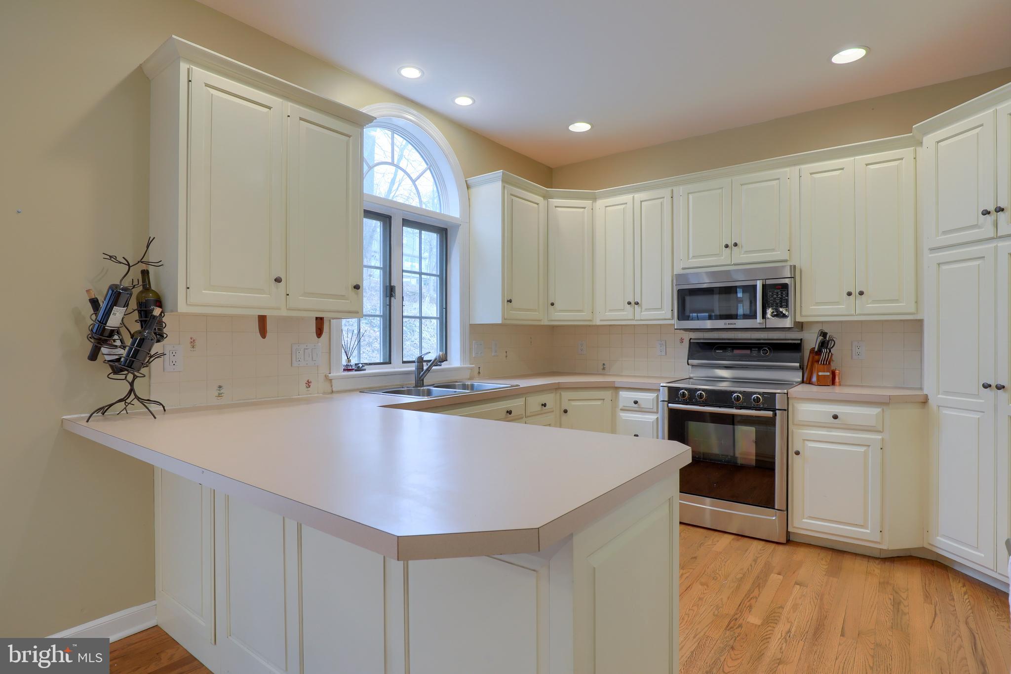 WOODLAND HILLS - Residential